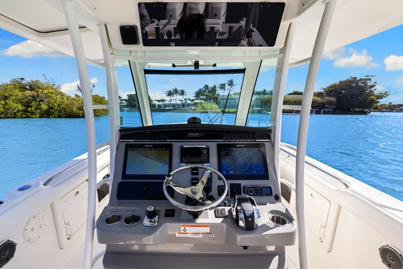 Slide: The Image of Boston Whaler 350 OUTRAGE 2014 - 24