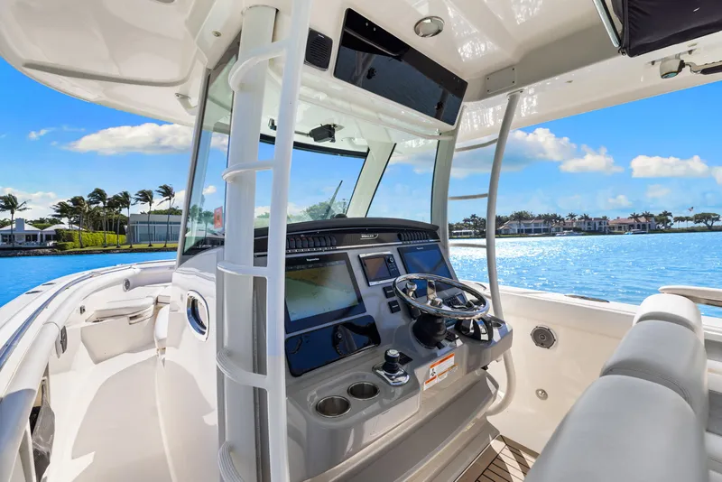 Slide: The Image of Boston Whaler 350 OUTRAGE 2014 - 25