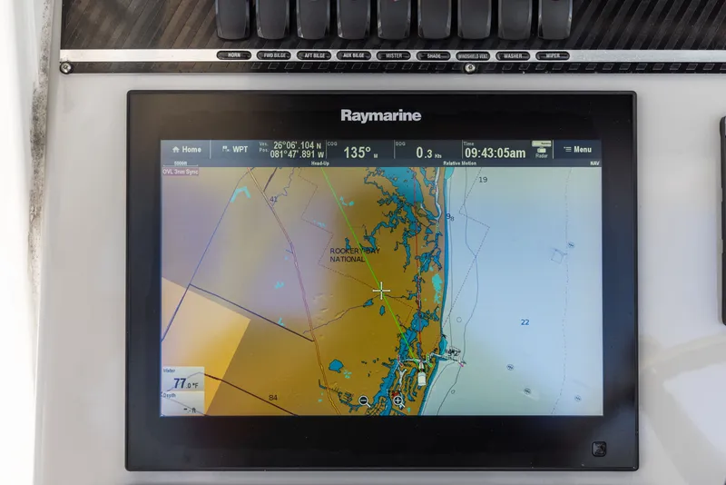 Slide: The Image of Boston Whaler 350 OUTRAGE 2014 - 27