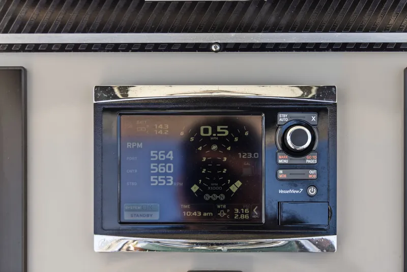 Slide: The Image of Boston Whaler 350 OUTRAGE 2014 - 29