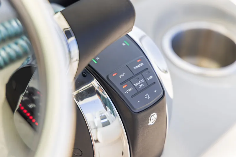 Slide: The Image of Boston Whaler 350 OUTRAGE 2014 - 31