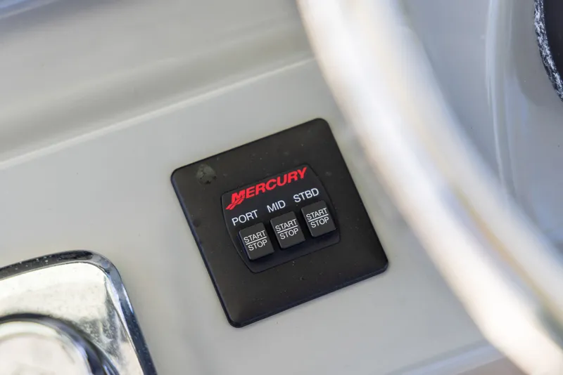 Slide: The Image of Boston Whaler 350 OUTRAGE 2014 - 34