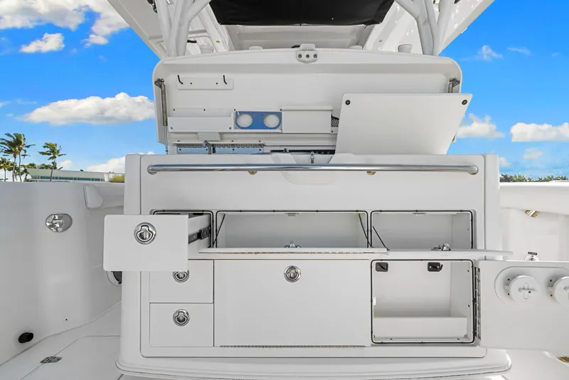Slide: The Image of Boston Whaler 350 OUTRAGE 2014 - 40