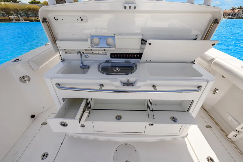 Slide: The Image of Boston Whaler 350 OUTRAGE 2014 - 41