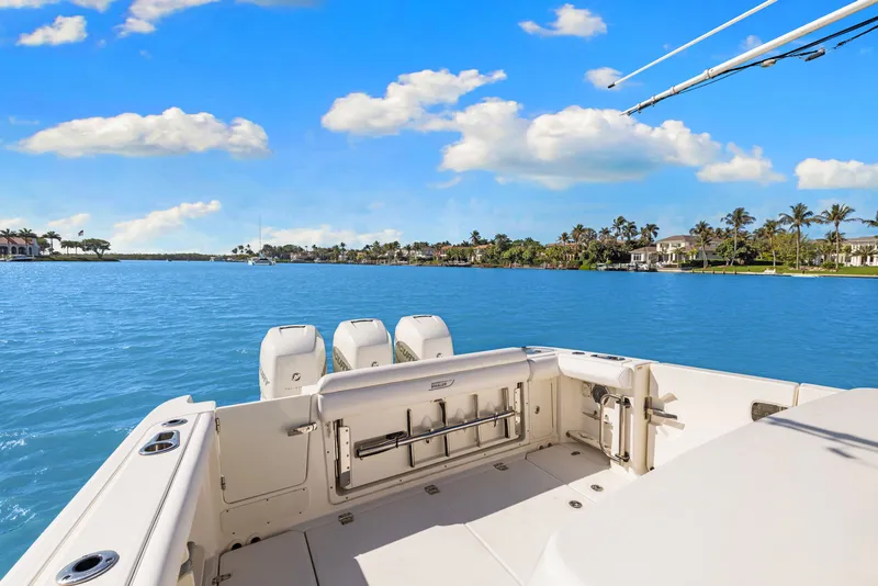 Slide: The Image of Boston Whaler 350 OUTRAGE 2014 - 45