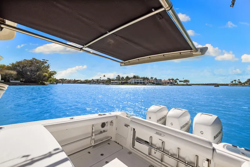 Slide: The Image of Boston Whaler 350 OUTRAGE 2014 - 48