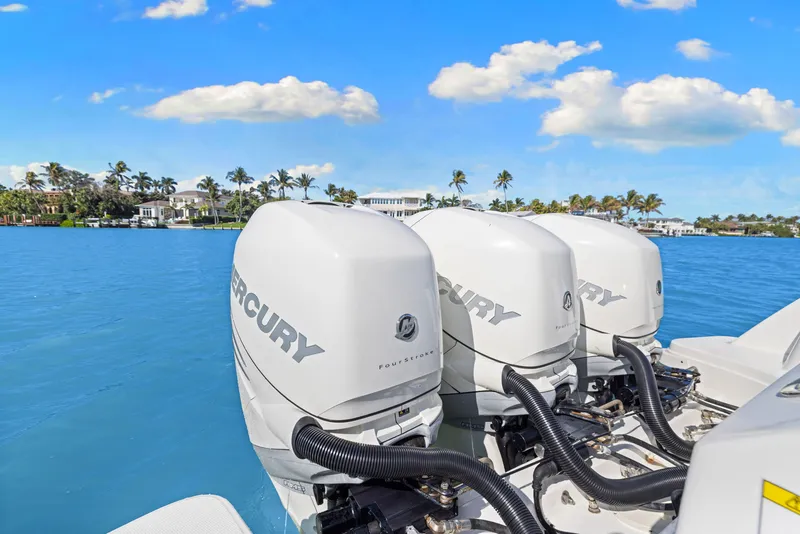 Slide: The Image of Boston Whaler 350 OUTRAGE 2014 - 50