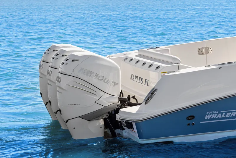 Slide: The Image of Boston Whaler 350 OUTRAGE 2014 - 51