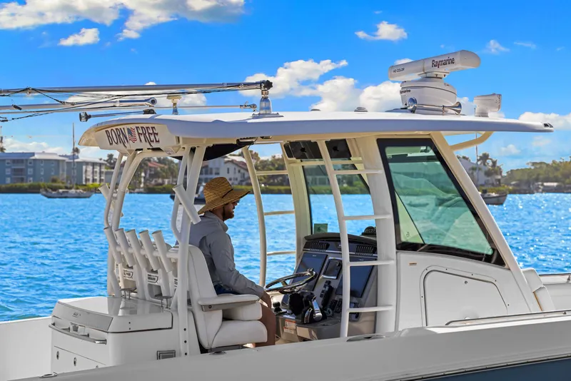 Slide: The Image of Boston Whaler 350 OUTRAGE 2014 - 10