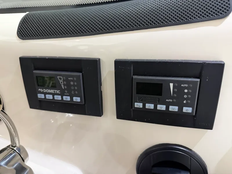 Slide: The Image of Tiara 43 SOVRAN 2009 - 14