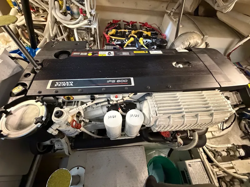 Slide: The Image of Tiara 43 SOVRAN 2009 - 35