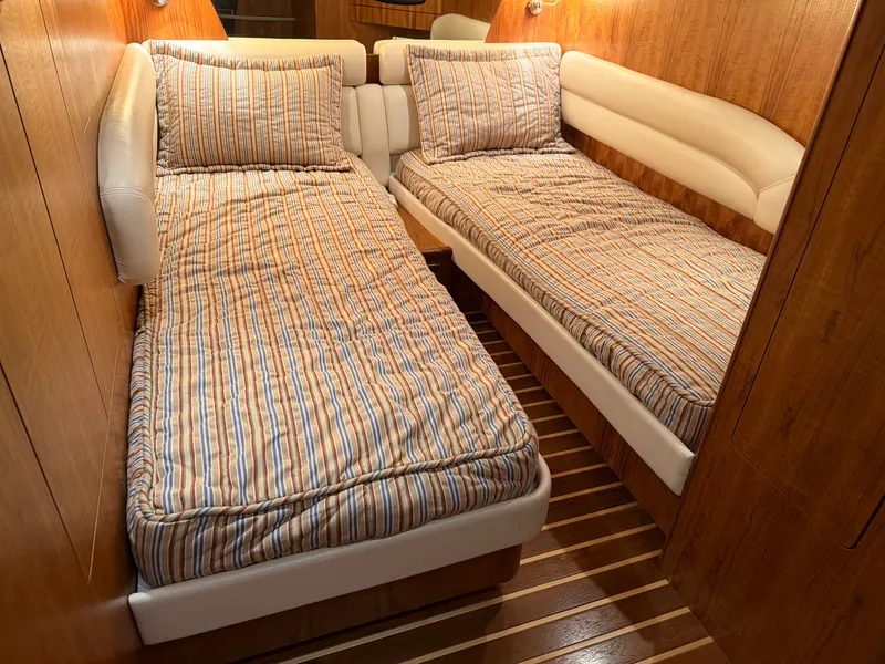 Slide: The Image of Tiara 43 SOVRAN 2009 - 52