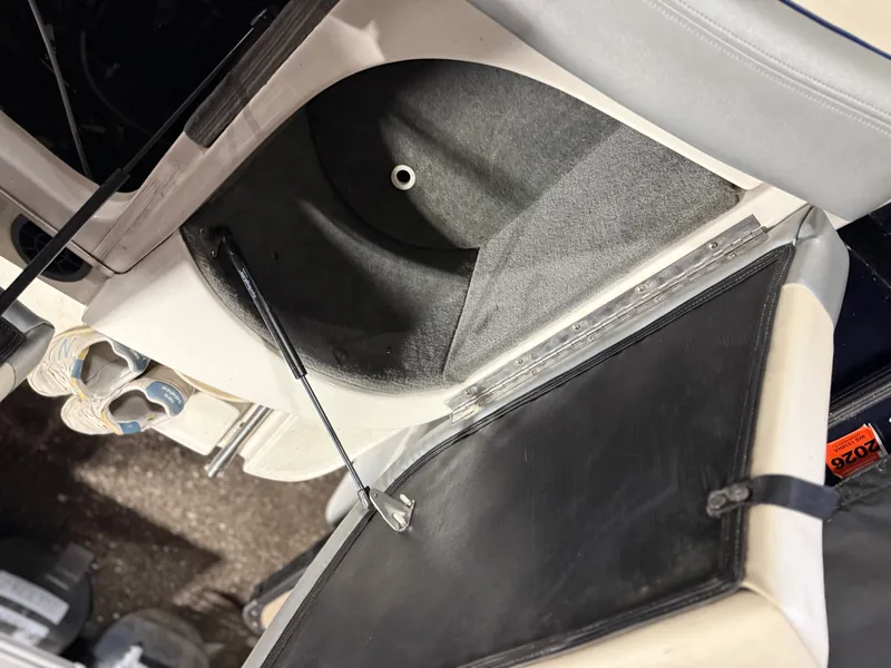 Slide: The Image of Sea Ray 175 2009 - 11