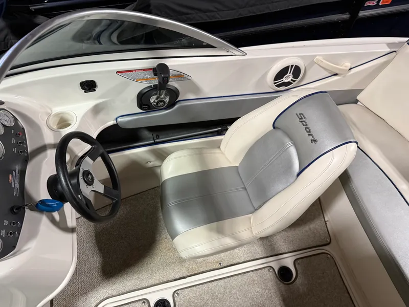 Slide: The Image of Sea Ray 175 2009 - 16