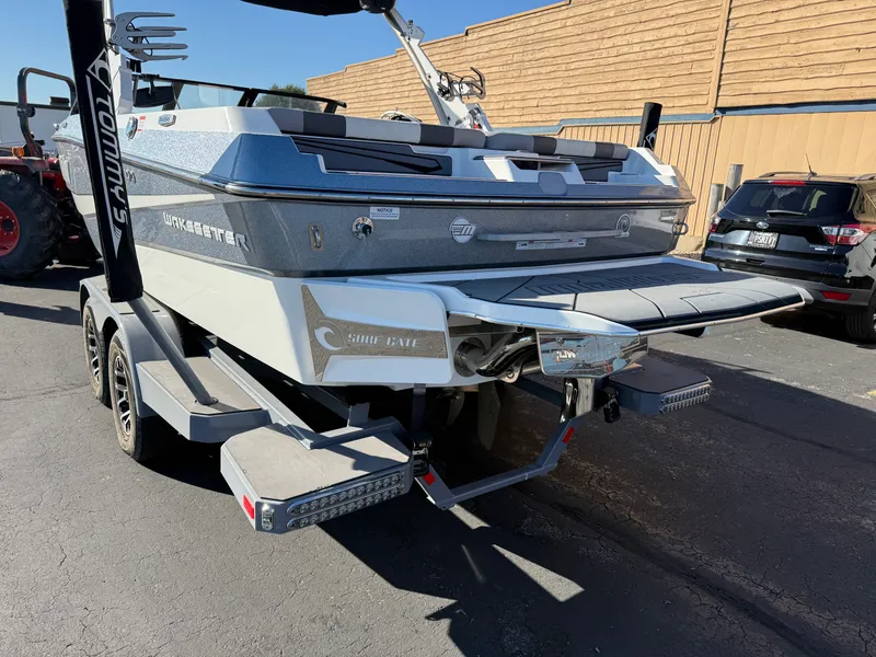 Slide: The Image of Malibu 21 LX 2022 - 22