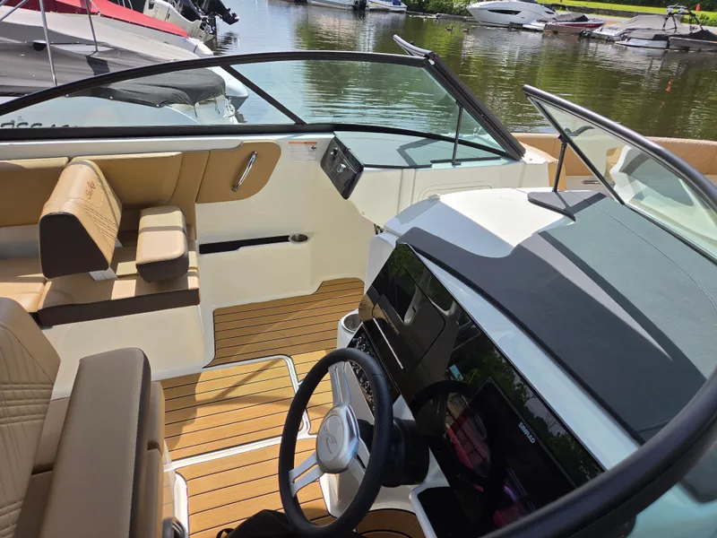 Slide: The Image of Sea Ray SDX 270 Outboard 2026 - 11