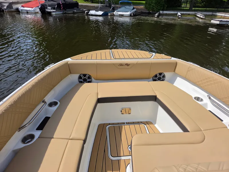 Slide: The Image of Sea Ray SDX 270 Outboard 2026 - 28