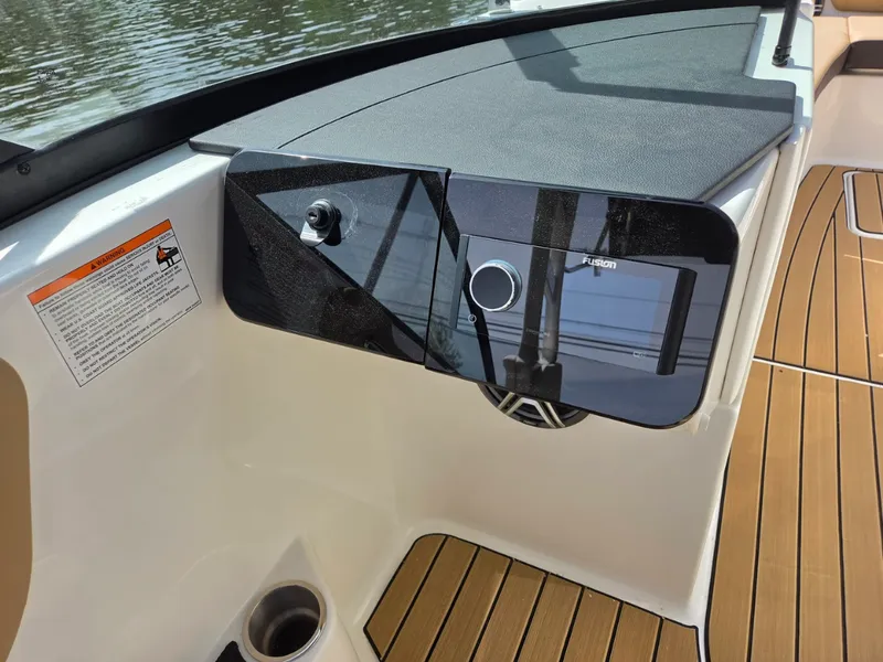 Slide: The Image of Sea Ray SDX 270 Outboard 2026 - 24