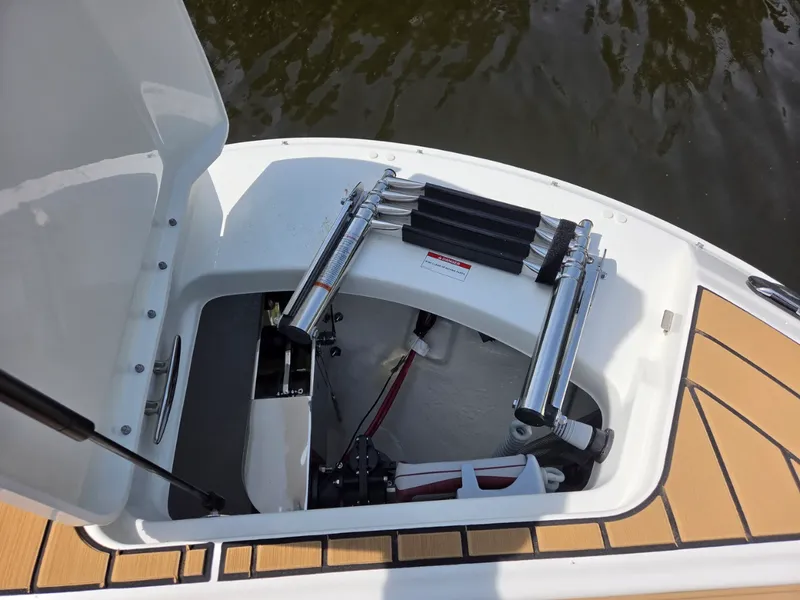 Slide: The Image of Sea Ray SDX 270 Outboard 2026 - 30