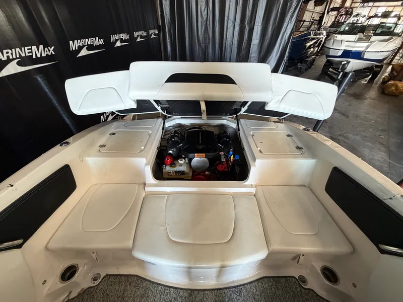 Slide: The Image of Chaparral 21 H20 DELUXE 2018 - 12