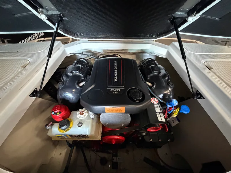 Slide: The Image of Chaparral 21 H20 DELUXE 2018 - 13