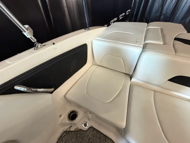 Slide: The Image of Chaparral 21 H20 DELUXE 2018 - 16