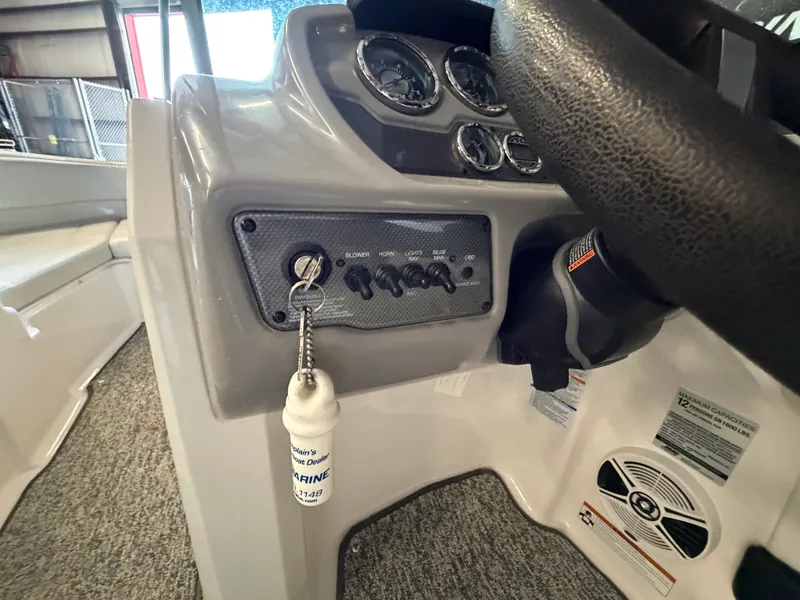 Slide: The Image of Chaparral 21 H20 DELUXE 2018 - 30