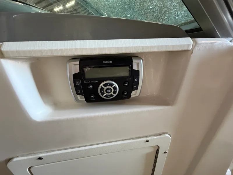 Slide: The Image of Chaparral 21 H20 DELUXE 2018 - 32