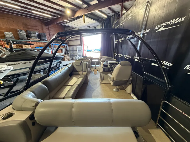 Slide: The Image of Harris Grand Mariner 250 2019 - 10