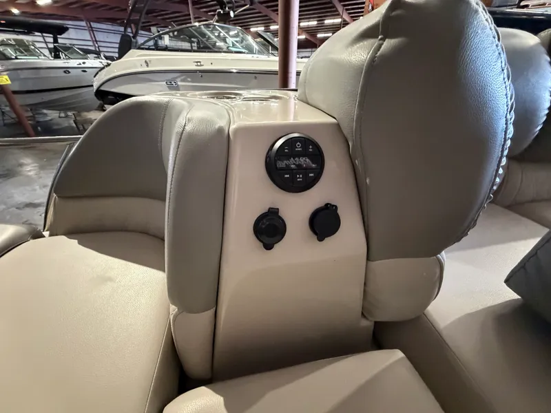 Slide: The Image of Harris Grand Mariner 250 2019 - 14