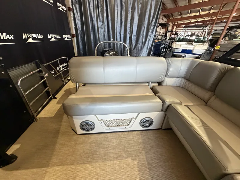 Slide: The Image of Harris Grand Mariner 250 2019 - 17