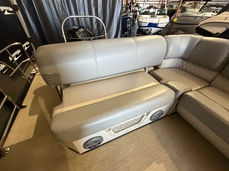 Slide: The Image of Harris Grand Mariner 250 2019 - 18