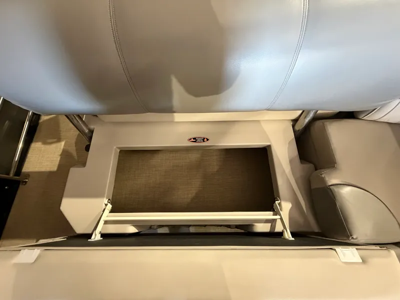 Slide: The Image of Harris Grand Mariner 250 2019 - 19