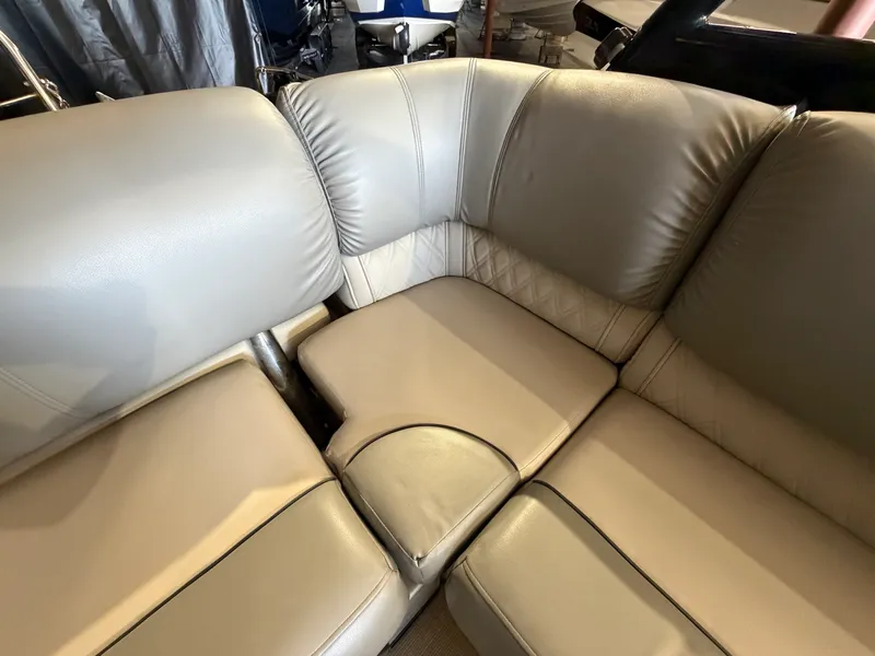 Slide: The Image of Harris Grand Mariner 250 2019 - 20