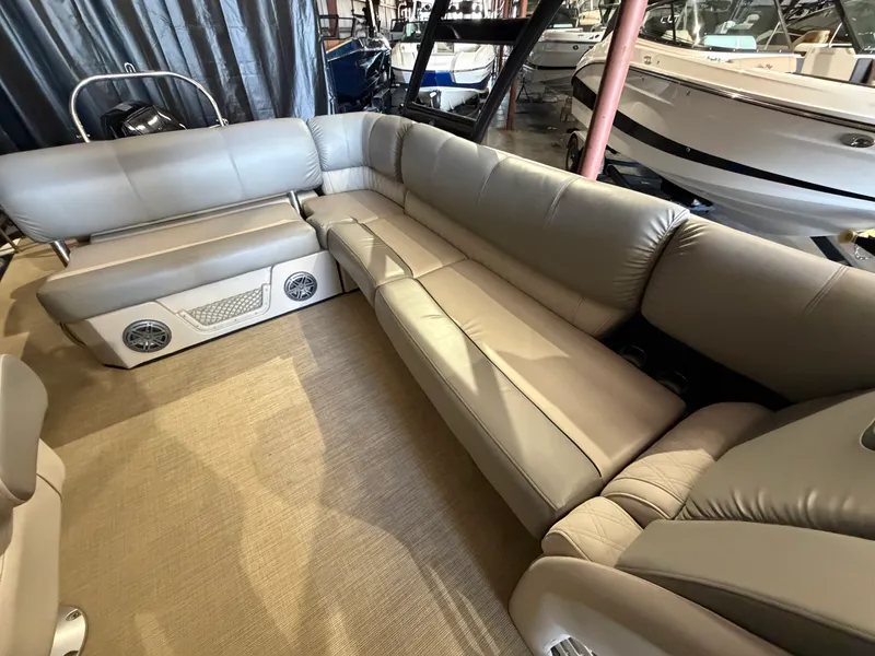 Slide: The Image of Harris Grand Mariner 250 2019 - 22