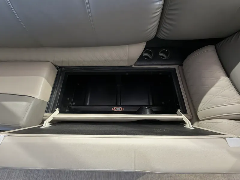 Slide: The Image of Harris Grand Mariner 250 2019 - 24