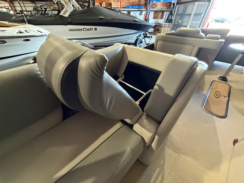 Slide: The Image of Harris Grand Mariner 250 2019 - 27