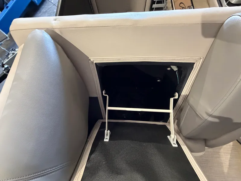 Slide: The Image of Harris Grand Mariner 250 2019 - 28