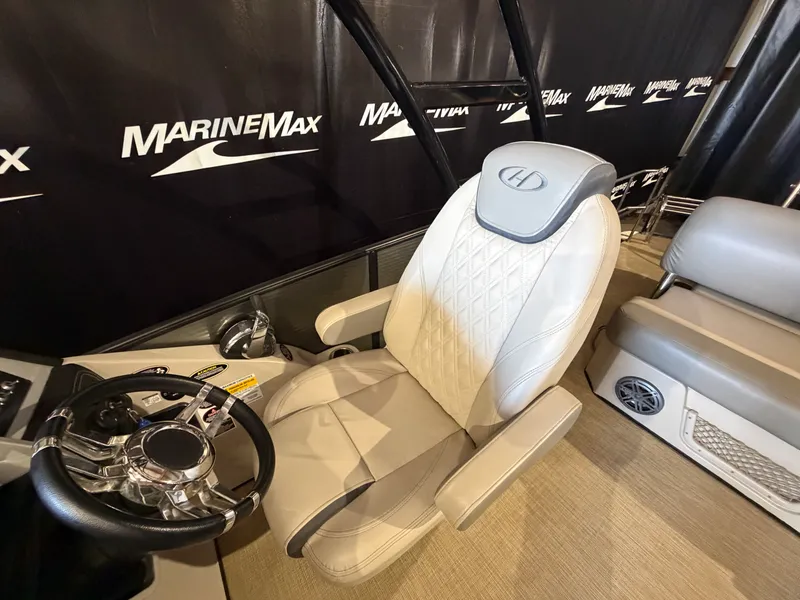 Slide: The Image of Harris Grand Mariner 250 2019 - 30