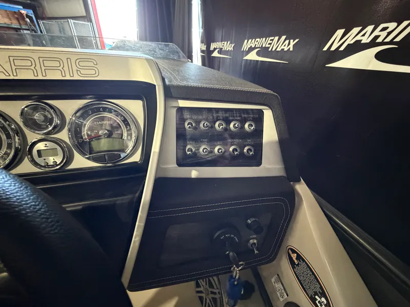 Slide: The Image of Harris Grand Mariner 250 2019 - 34