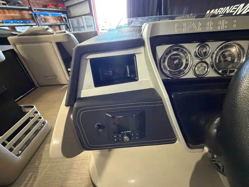 Slide: The Image of Harris Grand Mariner 250 2019 - 36