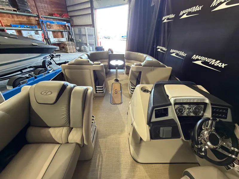 Slide: The Image of Harris Grand Mariner 250 2019 - 37