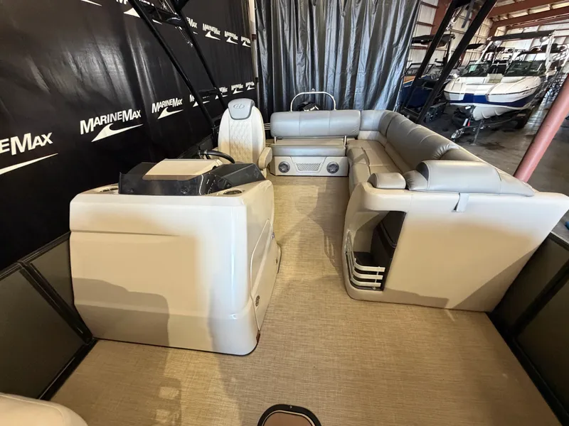 Slide: The Image of Harris Grand Mariner 250 2019 - 38