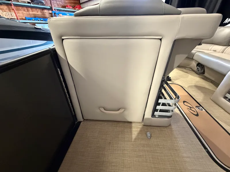 Slide: The Image of Harris Grand Mariner 250 2019 - 42