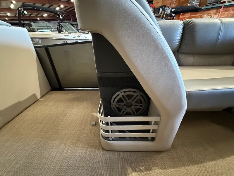 Slide: The Image of Harris Grand Mariner 250 2019 - 44