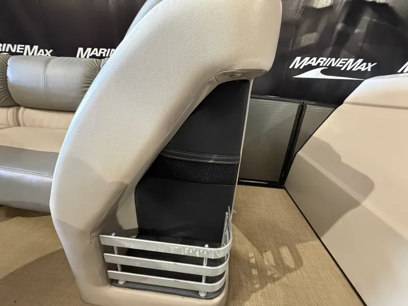 Slide: The Image of Harris Grand Mariner 250 2019 - 45