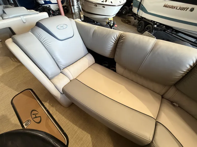 Slide: The Image of Harris Grand Mariner 250 2019 - 46