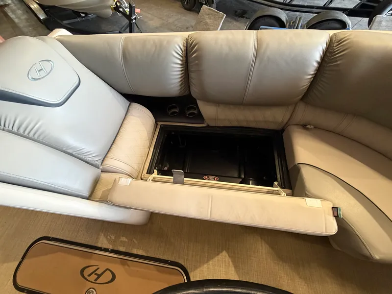 Slide: The Image of Harris Grand Mariner 250 2019 - 48