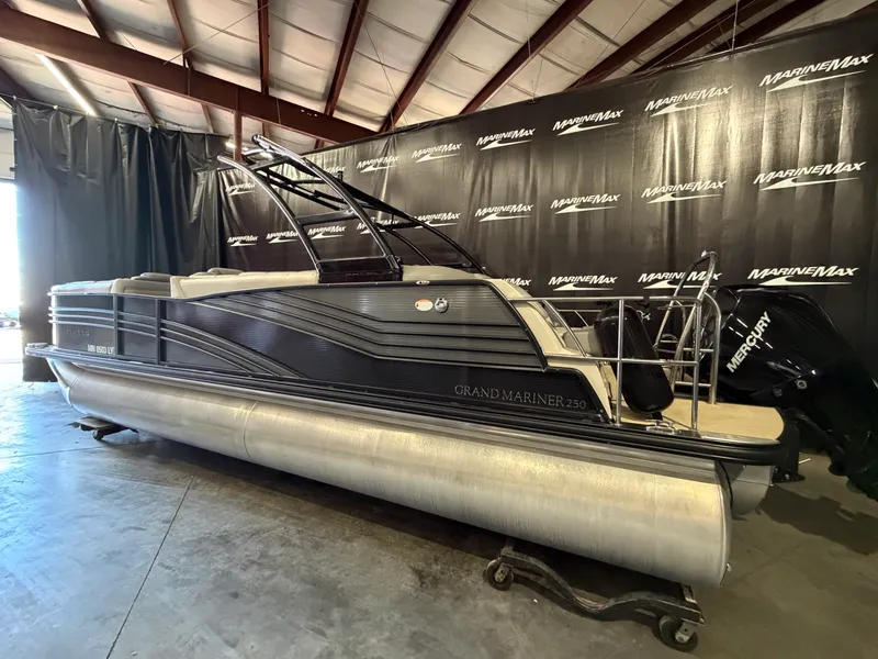 Slide: The Image of Harris Grand Mariner 250 2019 - 5