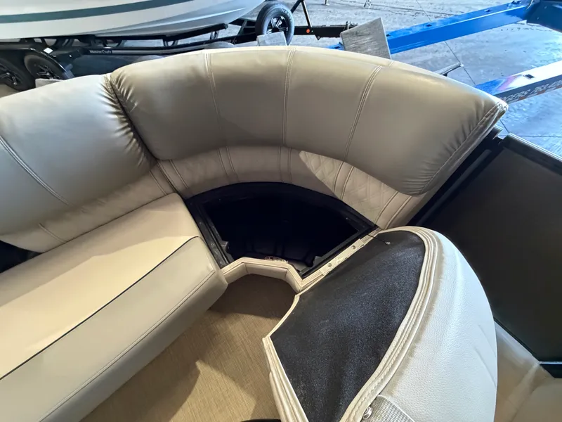 Slide: The Image of Harris Grand Mariner 250 2019 - 50